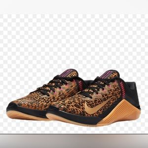 Nike Metcon 6 cheetah print with pink